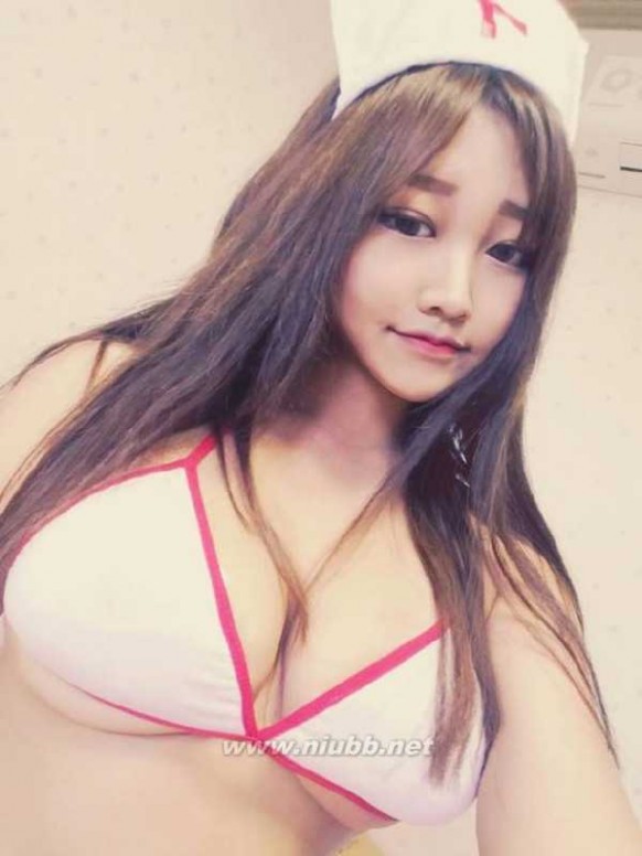 h奶 韩国18岁女生H奶发育过猛网络爆红，躺着居然...