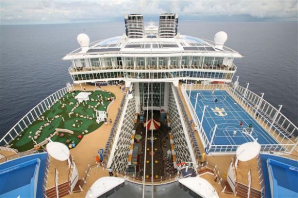 世界最大邮轮 揭秘世界最大邮轮 拥有世界上最大的海上游泳池（图）