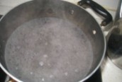 水煮荷包蛋的做法