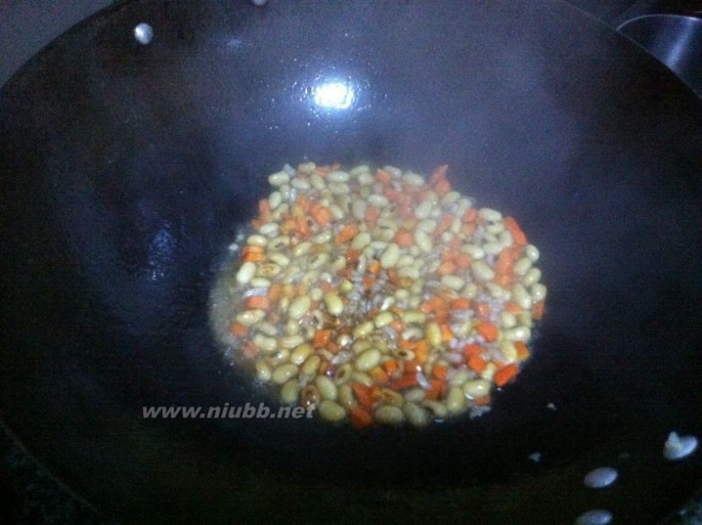 炒黄豆 胡萝卜丁炒黄豆的做法,胡萝卜丁炒黄豆怎么做好吃,胡萝卜丁炒黄豆的家常做法