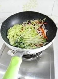 炒面的做法 蔬菜炒面的做法，蔬菜炒面怎么做，蔬菜炒面的家常做法