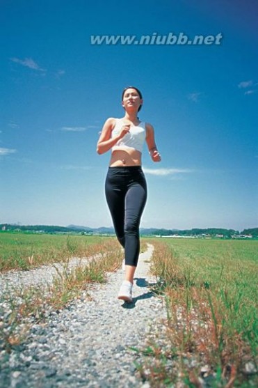 跑步走动作要领 跑步技巧和动作要领 掌握要领避免跑步损伤