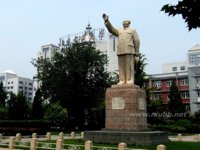 你知道国内哪些大学有毛主席塑像吗？不知道的来瞅两眼。