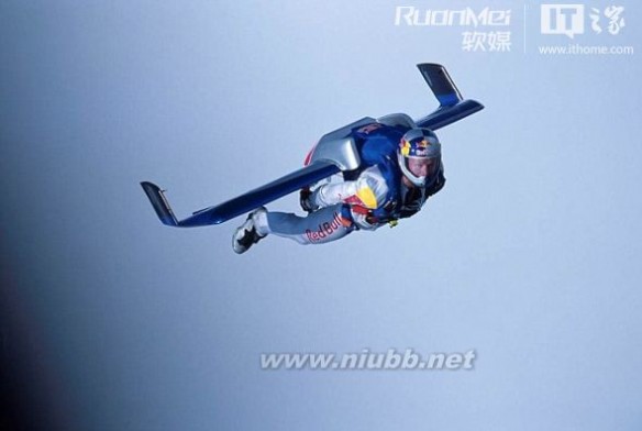跳伞的最低高度 肉体突破音速：3.7万米高空跳伞挑战自由落体纪录