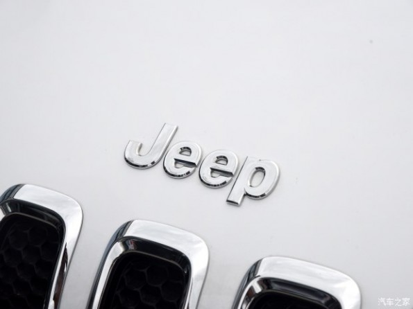 Jeep(进口) 自由光(进口) 2015款 2.4L 精英版