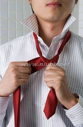 打领带的方法 高级领带系法 教你几个更好的打领带方法