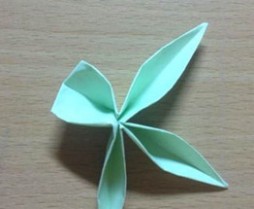 四叶草的折纸方法
