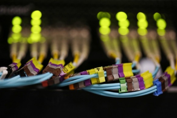 新纪录！光纤传输的最快速度目前是57Gbps