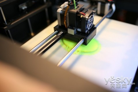 3D打印机首次亮相网博会可当场“克隆”自己