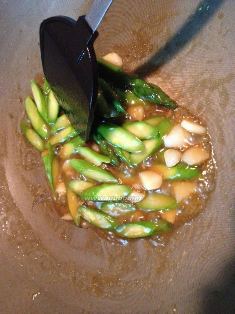 芦笋的吃法 清炒芦笋的做法,清炒芦笋怎么做好吃,清炒芦笋的家常做法