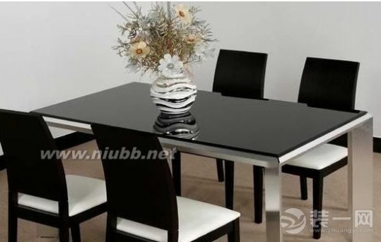 家庭用餐桌 家用餐桌尺寸多少合适?哪种餐桌材质比较好?
