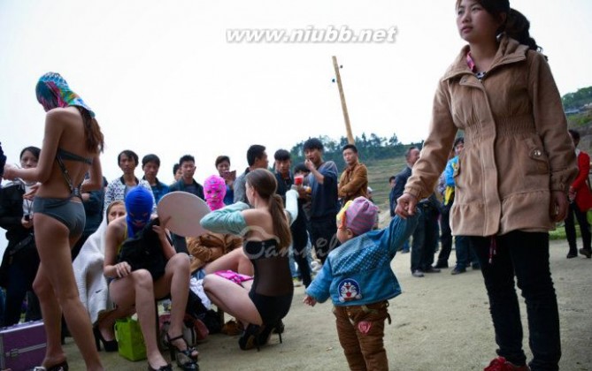 湖南梯田现“脸基尼”美女模特遭批的3大原因(图)