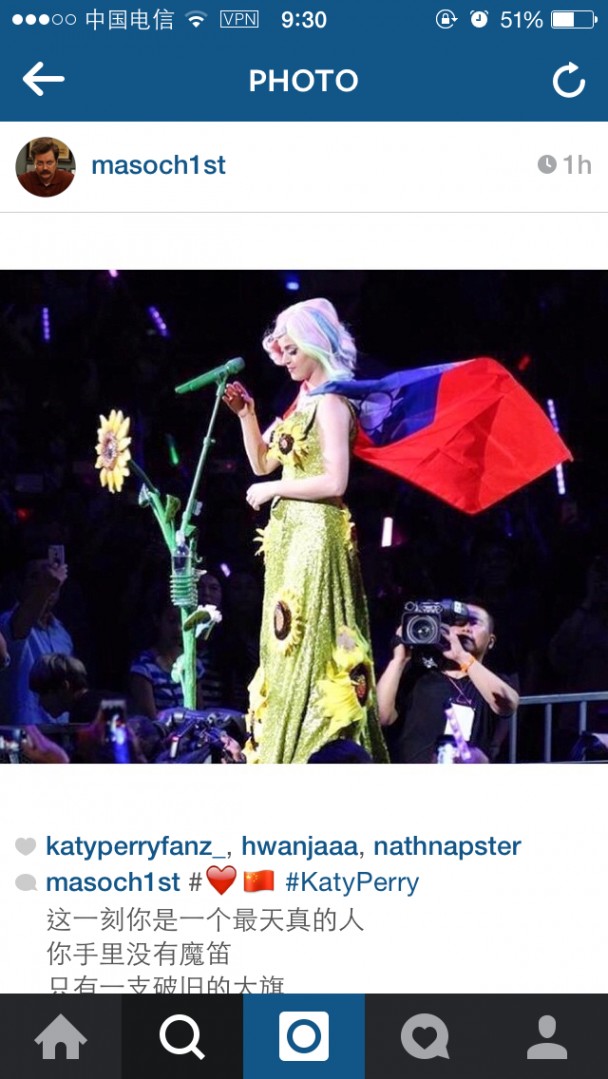 kate perry “水果姐”Katy Perry台北开个唱 披中华民国国旗配太阳花长裙