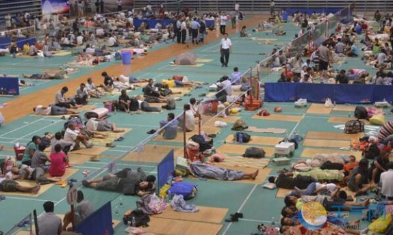 南沙体育馆 台风妮妲登陆广东 广州南沙体育馆安置点安置上千工人