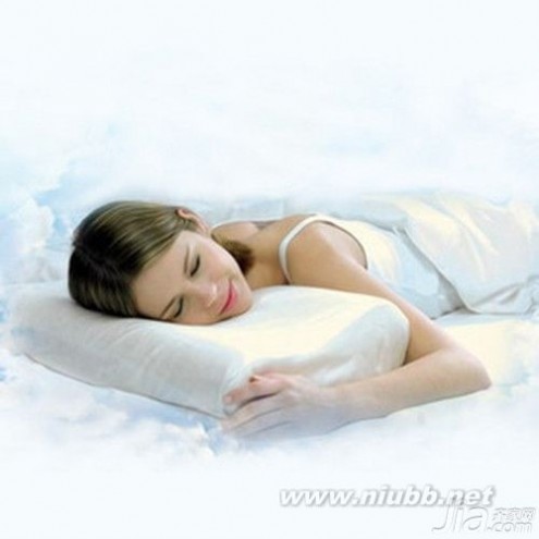 枕头高度 枕头多高合适 枕头的一般高度