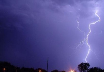 冬雷震震 揭秘冬天打雷罕见现象 冬雷震震夏雨雪有何征兆？