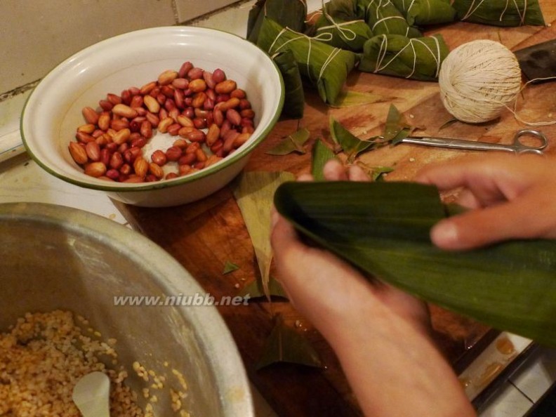 鲜肉粽子的做法 板栗花生鲜肉粽的做法,板栗花生鲜肉粽怎么做好吃,板栗花生鲜肉粽的家常做法