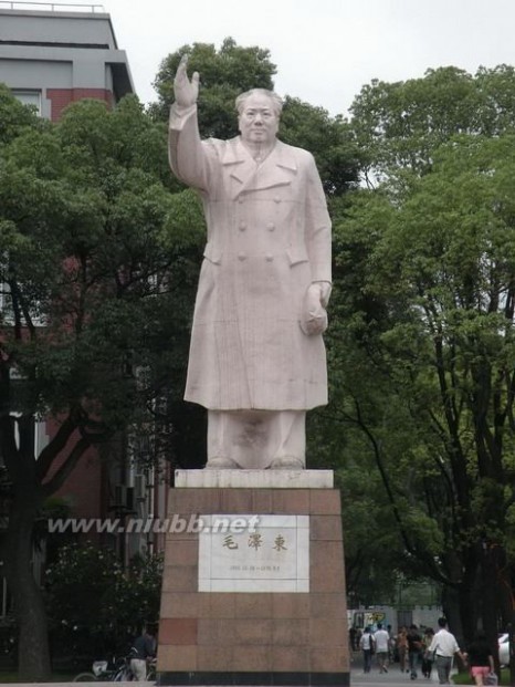你知道国内哪些大学有毛主席塑像吗？不知道的来瞅两眼。