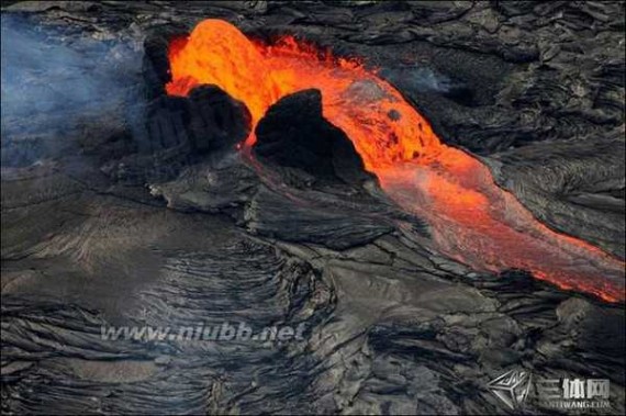 夏威夷火山爆发 夏威夷火山爆发：滚烫岩浆倾泻入海