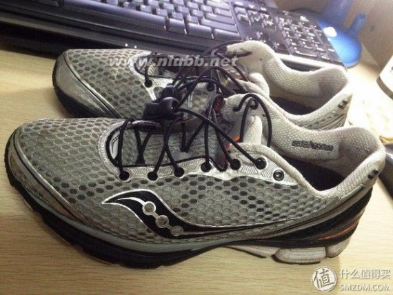 triumph 三双“明星鞋”的横向对比：Saucony 索康尼 Triumph 10 & asics 亚瑟士 GT2000 VS GT2000-2