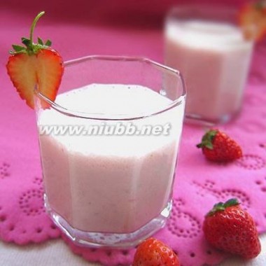 草莓奶昔 草莓奶昔,草莓奶昔的做法,草莓奶昔的家常做法