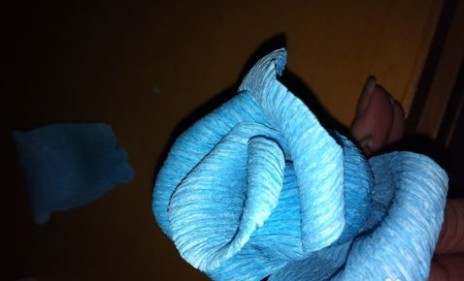 蓝色妖姬玫瑰花的折法